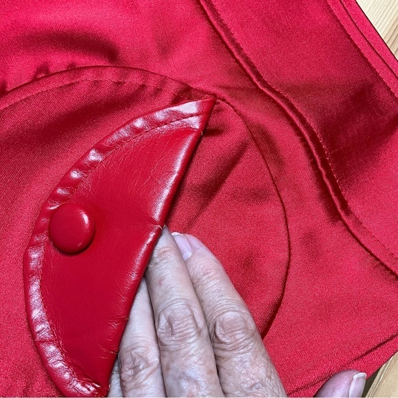 TATYANA Festive Red Poly Blend Satin Faux Leather Pocket Flaps Lined Skirt L - Picture 9 of 10